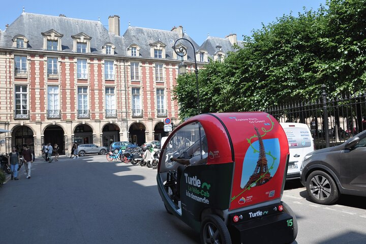 Private guided tour by bike cab in Paris the Marais 0cvjzWDy