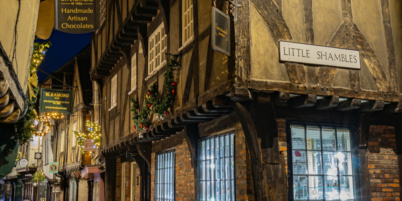 [Departure from Manchester] York Classic Chinese One-Day Chartered Tour: Includes a visit to Castle Howard or Selby Abbey (1–6 passengers) | Mandarin/Cantonese driver-guide service SeVTipTr