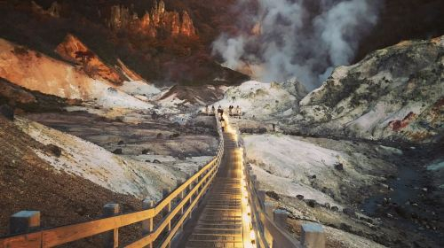 Hokkaido Lake Tōya and Noboribetsu Jigokudani Valley 1-day tour, with optional snowmobile experience at Lake Tōya for an additional fee Day Tours 9YgvMibZ