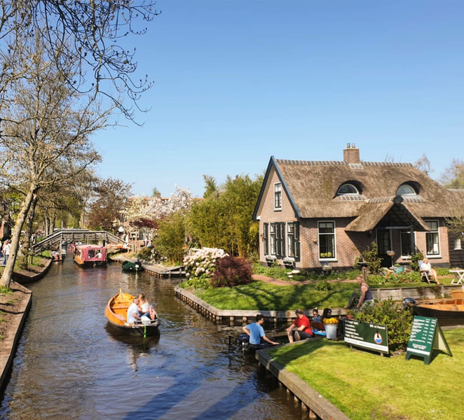 From Amsterdam: Giethoorn Day Trip with Small Electric Boat DM0J3rVD