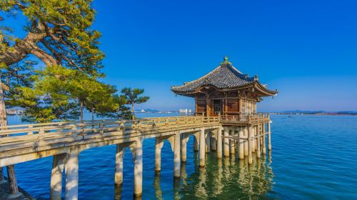 one-day tour of Lake Biwa Observation Deck, Shirahige Shrine, Mangetsu-ji Temple and Omi-Hachiman Day Tours 2wdDzpMB