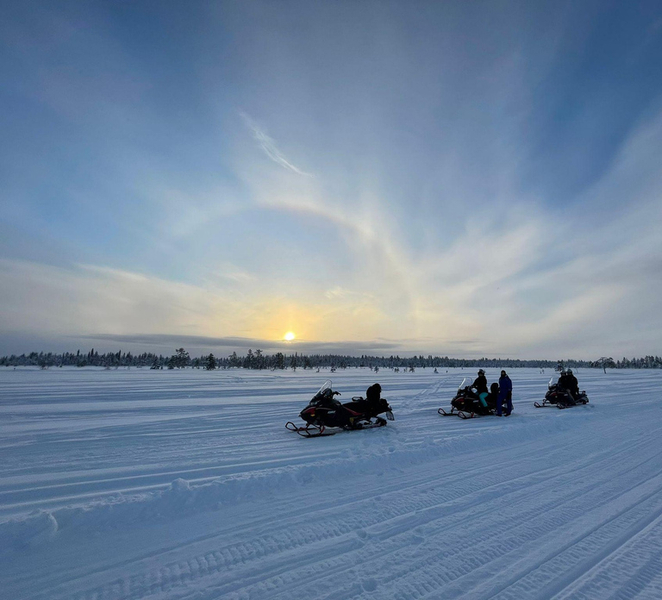 Ylläs: Snowmobile safari to forest kota with family company ag8PHgbr