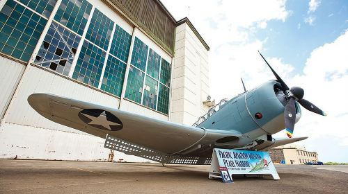 Day Trip from Kona to Oahu: Pearl Harbor WWII Heroes Adventure Day Tours SAKYcJrH
