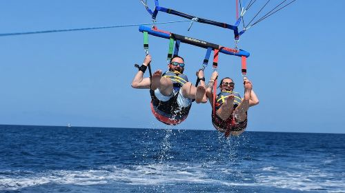 Parasailing in Waikiki Hawaii wCDJdVzB