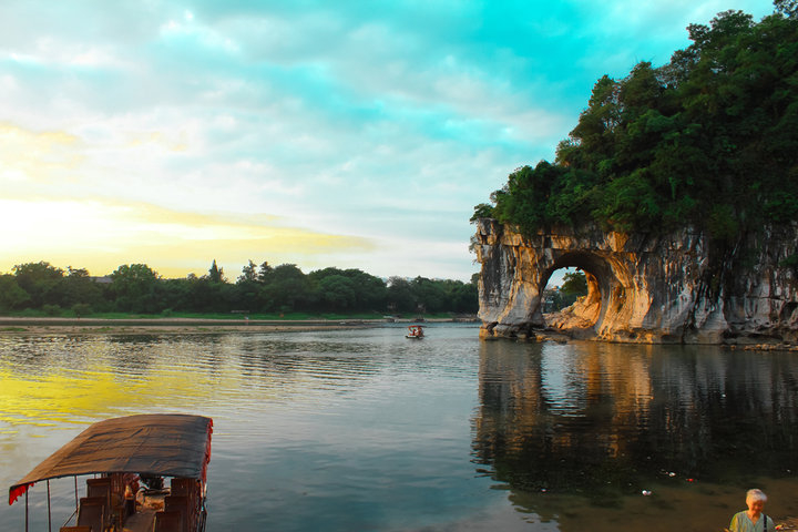 Private Guilin tour for a day: Elephant Trunk Hill, Fubo Hill, Reed Flute Cave, Solitary Beauty Peak dBnxQu1Y