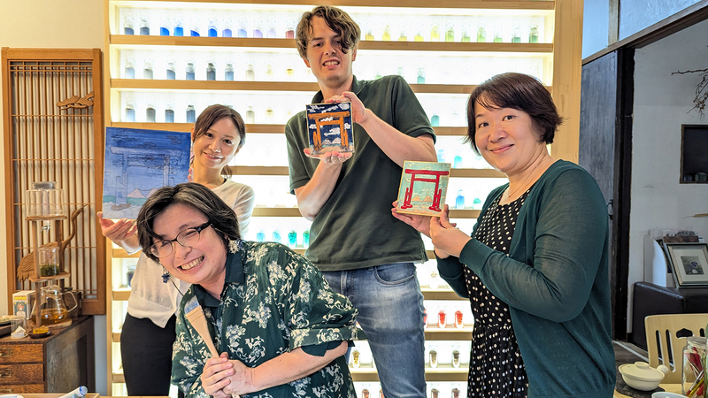Fukuoka Japanese Painting Experience & Art Museum with Pro Artist ZT93DgfB