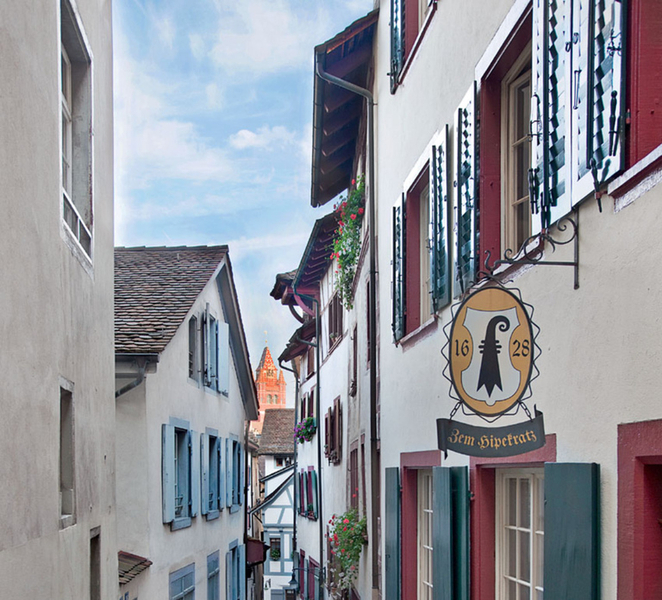 Walking Tour through Basel Old Town 2XxyarPS