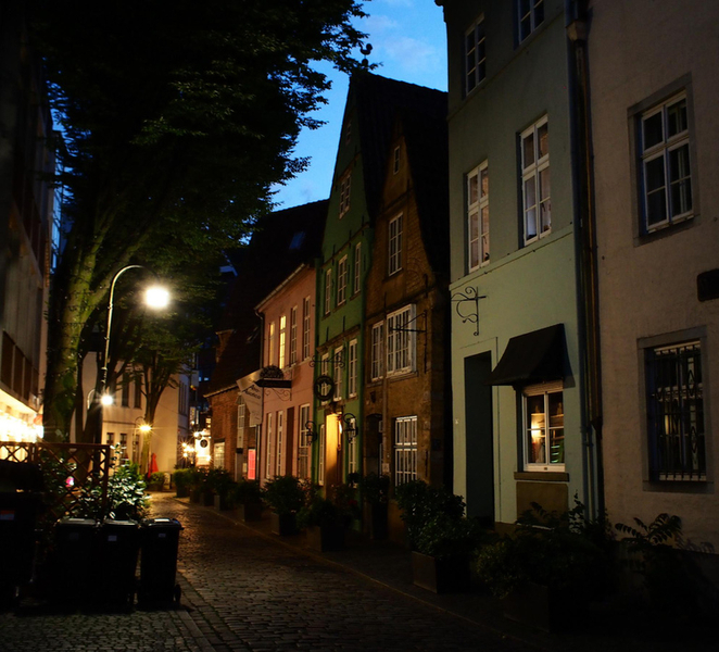 Bremen: Walking Tour of Historic Schnoor District r0JjarjW