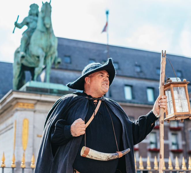 Düsseldorf: Guided Tour with a Night Watchman Bk9oqoaF