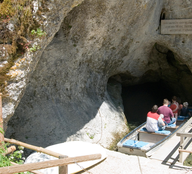 Swabian Jura: Entering the Wimsen Cave by boat s2j7Zvow