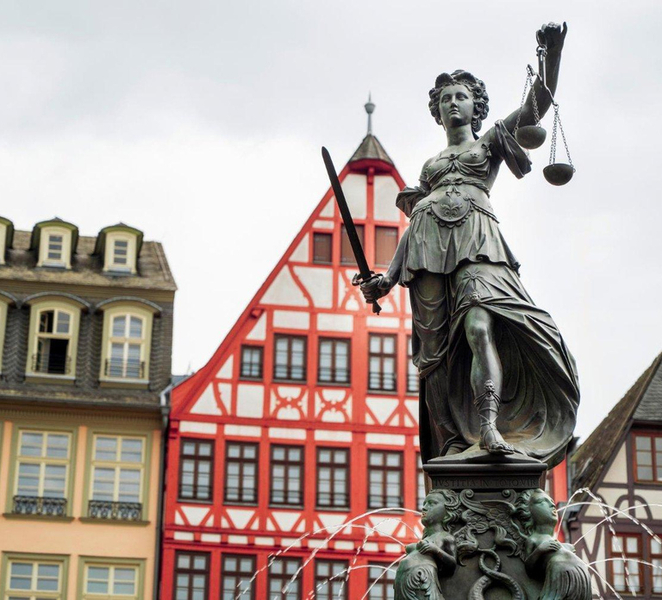 Frankfurt: Guided Old Town Power Walk prqduhPy