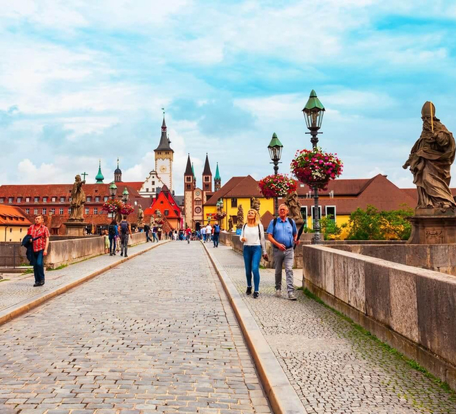Hello Würzburg: Private 2-Hour Intro Walk with Local Guide KpRP5j3b