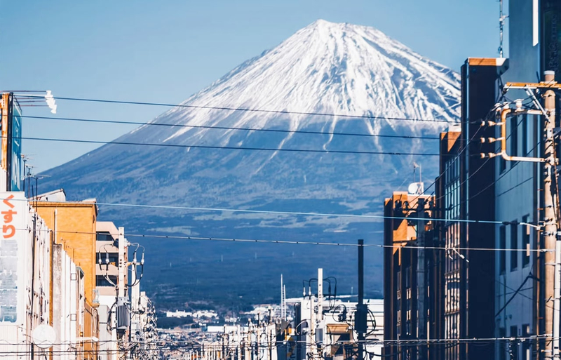 Fuji Photography Tour: Arakurayama Sengen Park, Hikawa Clock Shop, Oshino Hakkai, the most beautiful Lawson convenience store, and Lake Kawaguchiko Oishi Park (Departure from Tokyo). qhNlmZZ3