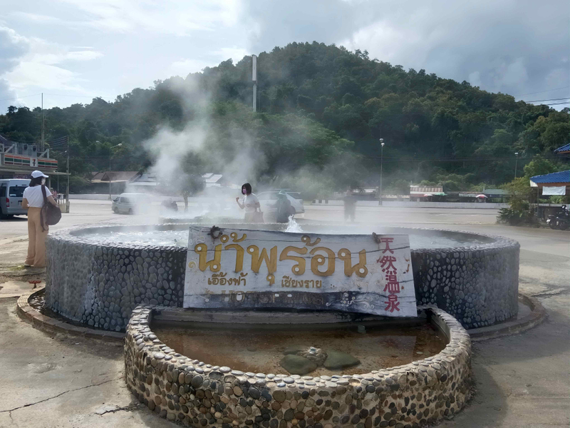 Chiang Rai Day Tour [Best Deals]:  Hot Spring, Blue Temple, White Temple, Black house, Long Neck,  Singha Park cQPFzdEH