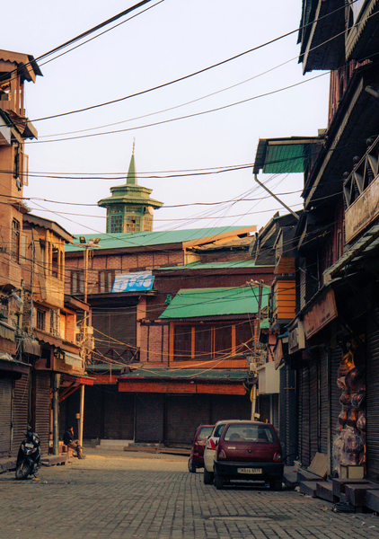 Srinagar Heritage Walk: Old City Guided Tour with Kashmiri Kehwa Tea UPV1UAFm