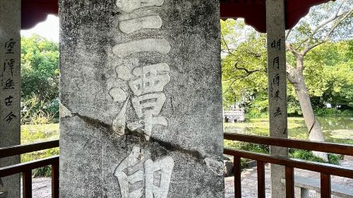 Leifeng Tower admission ticket + West Lake painted cruise (landing on Three Pools Mirroring the Moon island) ticket + live guide service Day Tours 6YDEIOBe