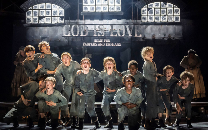 Oliver! The Musical Show Ticket in London MtiznjCj