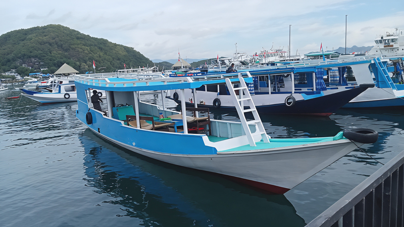 Labuan Bajo Island Hopping & Sunset Snorkeling With Open Deck Boat xvpgU42e