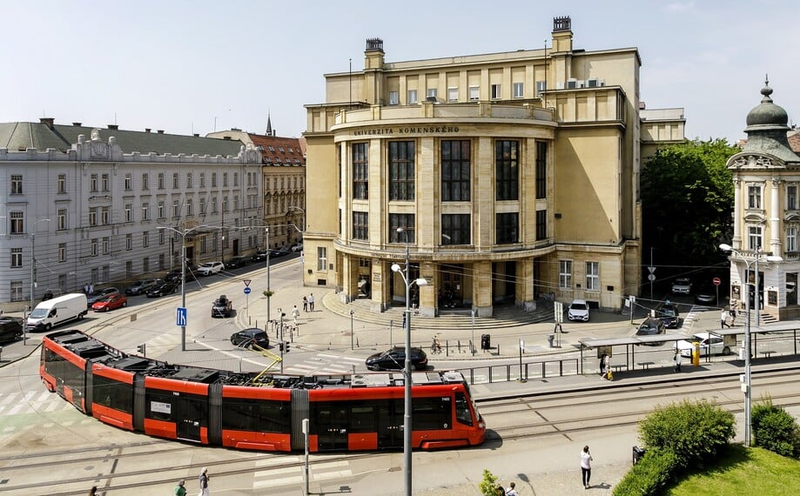 UFO&Blue Church in Bratislava by Presporacik Sightseeing Vehicle RgFRlDpG