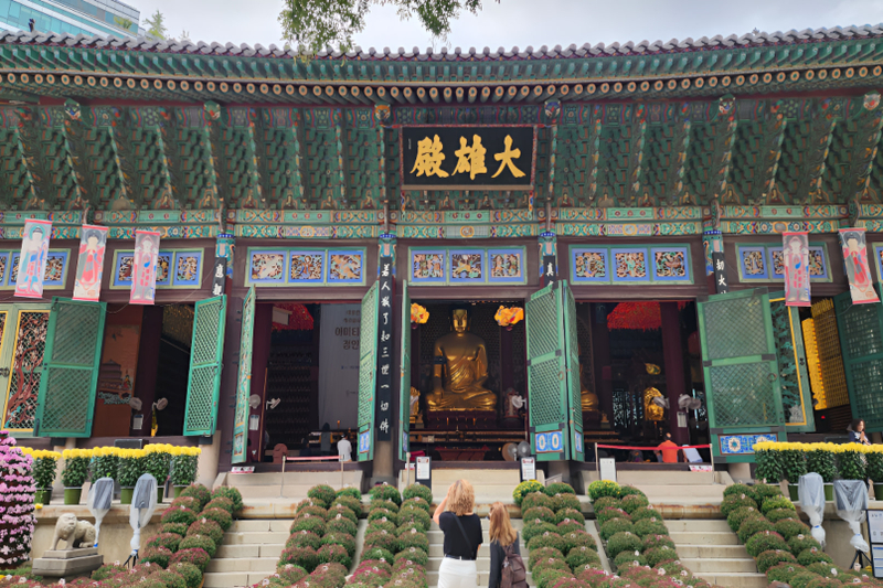 Roots of Seoul Walking tour: Jongmyo, Jogyesa & Gwangjang Market u8Zy30LB