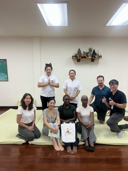 Wat Pho Thai Massage Experience: Master Thai Massage in a Class EJ8S9DPU