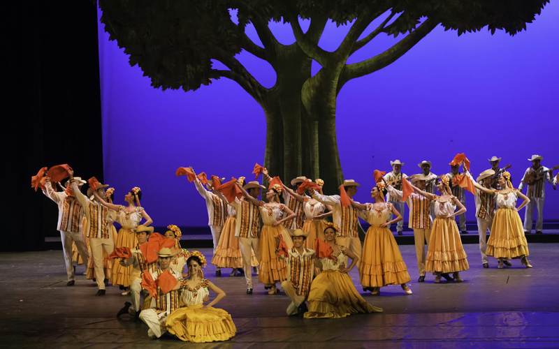 The Folkloric Ballet of Mexico bn7VC0tA