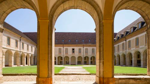 Abbaye de Cluny 5l6ZUKJz