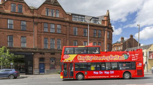 Belfast hop-on hop-off open-top double-decker sightseeing bus tour 3NE1ioIp