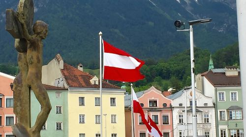 Swarovski Crystal World and Innsbruck from Garmisch-Partenkirchen KPZB2uO0