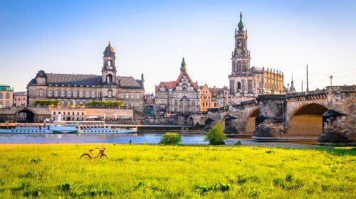 Dresden Castle vR697XU4