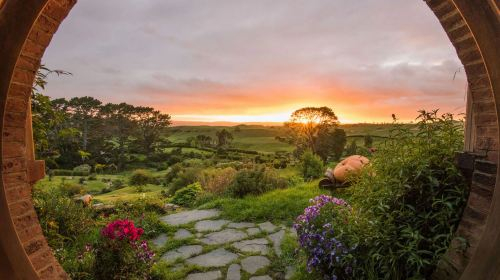 Hobbiton village + Rotorua tour from Auckland with Wai-O-Tapu thermal wonderland Day Tours sW98iek7