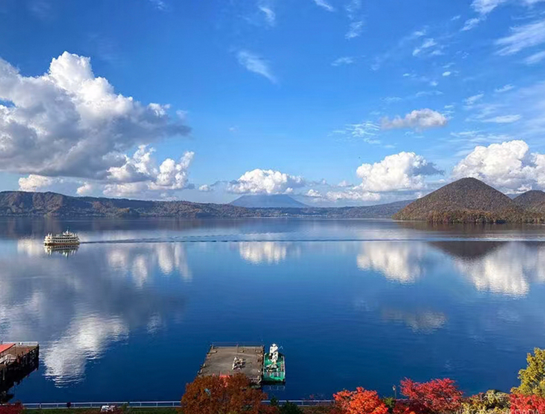 Hokkaido Autumn Foliage Day Trip: Jozankei & Hoheikyo Dam & Showa-shinzan Bear Ranch & Mount Yotei Spring Water Park (Departing from Sapporo) R7M1Fsrw