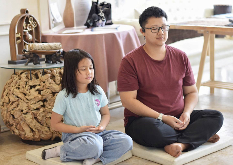 Healing Meditation & DIY Stone Bracelet at Vanna Cafe in Chiang Mai jejQVj6l