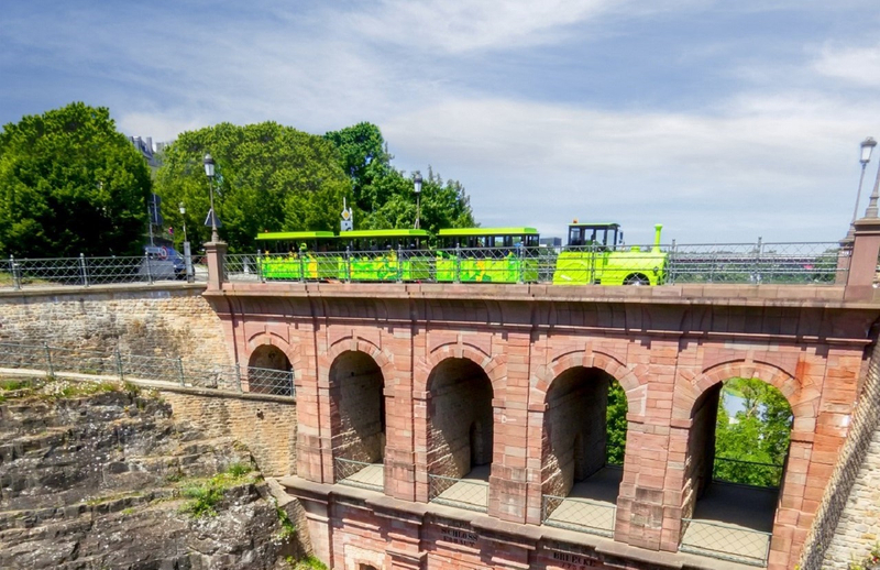 City Train in Old Town Luxembourg gZhzVxRr