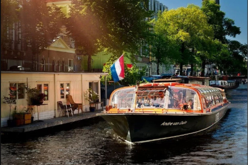 Amsterdam walking tour with canal cruise GyGjuGFW