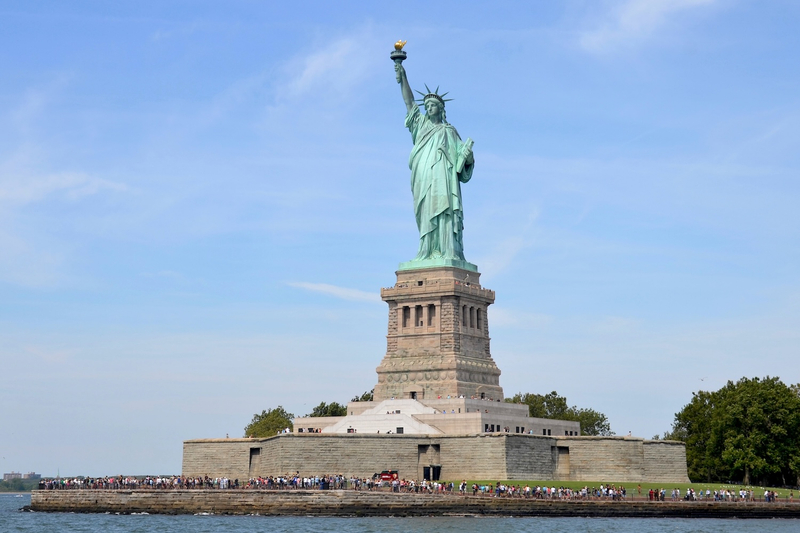 Official Statue of Liberty & Ellis Island Admission Ticket + Roundtrip Ferry by Statue City Cruises pRjyx9Ze