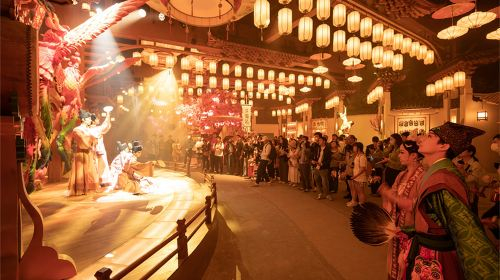 Suzhou Night Tour Must-Do: Zhouzhuang Ancient Town & 'Only Zhouzhuang' Performance  Day Tours s23AJ2ee