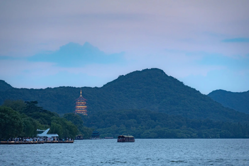 Shanghai + Hangzhou + Suzhou + Wuzhen 5-day 4-night group tour  EprMy0Ef