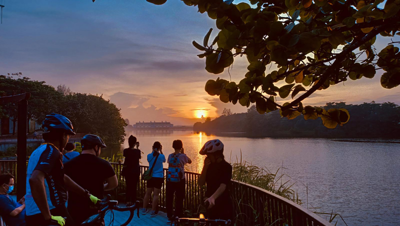 Singapore Sunrise Cycling Tour (Hidden Nature + Local Breakfast) 54pT1WfM