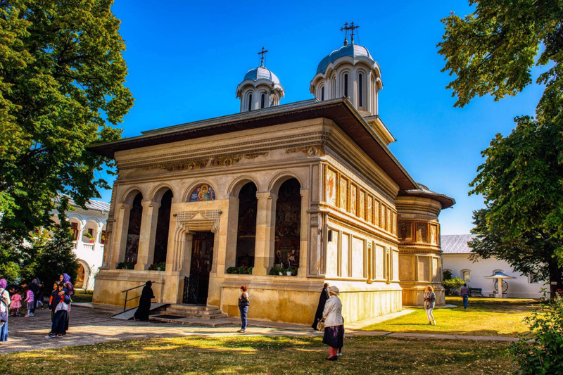 Mogosoaia Palace & Snagov Monastery Tour 7TaLso26