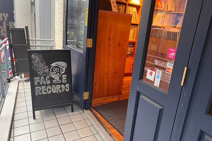 Record Shop Hopping Tour in Tokyo (Shibuya) O5LdX8qS