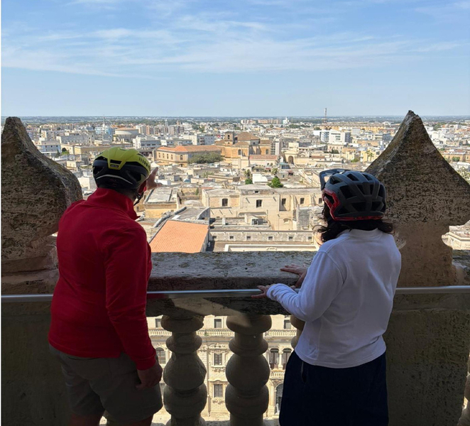 Lecce: Bike tour of the city center with a view from the Bell Tower (admission included) 58mQIQ8b