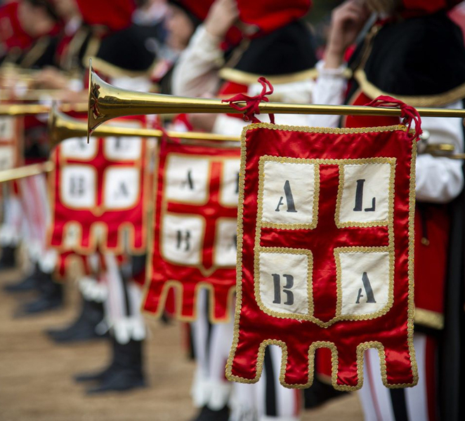 Alba: Historic Town Highlights Guided Walking Tour TFnmyRwo