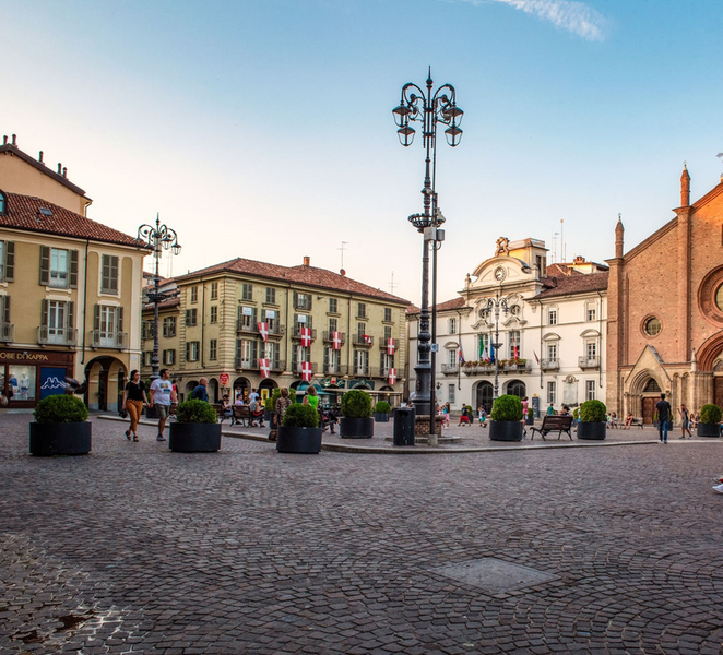 Asti Historic Town Walking Tour 01zBPZN3