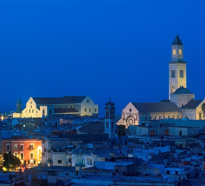 Bari: Ghosts and Legends Walking Tour OMhEUzJx
