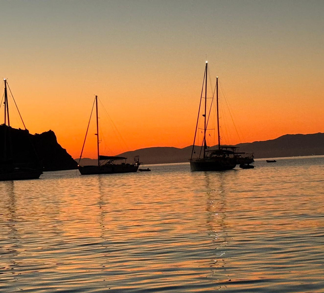 Aperitif at Sunset sailing in Salento at Leuca Private Tour iHMum9zt