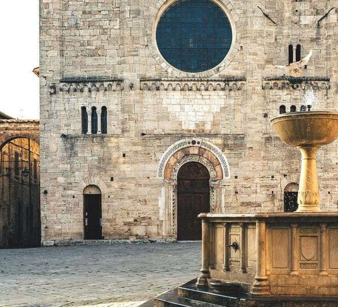 Bevagna: Private Guided Walking Tour of Medieval Landmarks UCC5cM0u