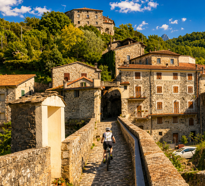 Lunigiana Castles: Virtual-Guided E-Bike Tour QyCZ8V9g