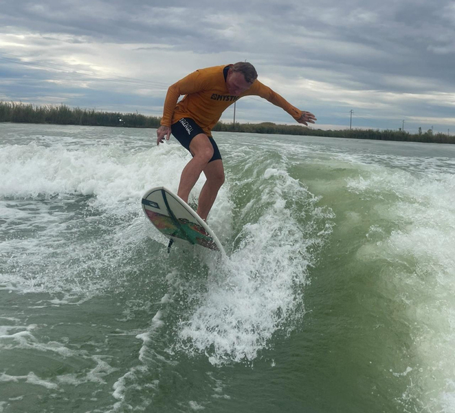 Wakesurfing lessons on the lake in Cervia: ride an endless wave sHz9W0NB