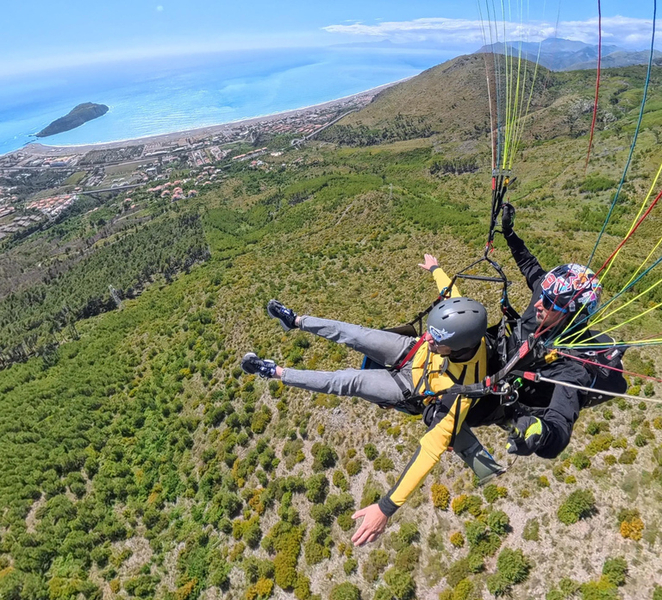 Praia a Mare: Scenic Paragliding Flight with a Certified Pilot and Video CYeRjLu3